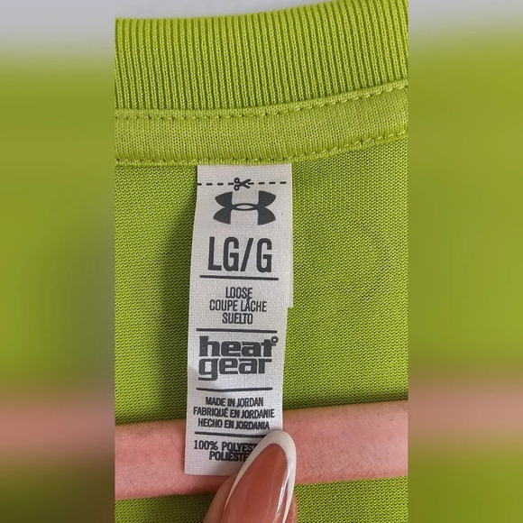 UNDER Armour V-neck Athletic Top. L - Picture 6 of 12